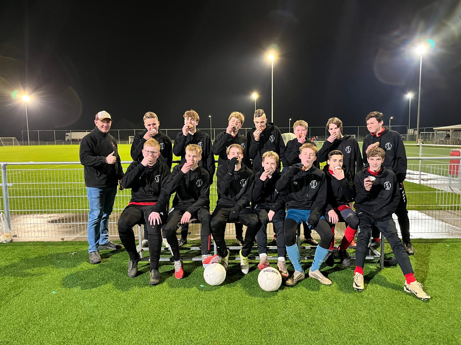 JO16 in het nieuw dankzij T. Kers en D. Renes & Zonen!